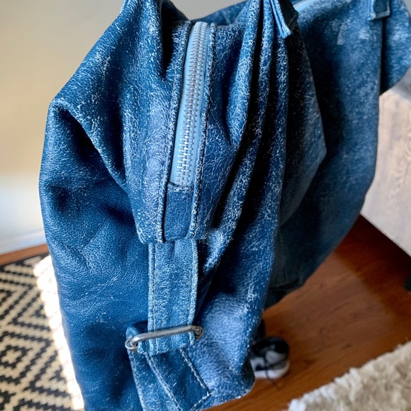 Distressed look bag; Moroccan leather; artisan - Picture 5 of 7